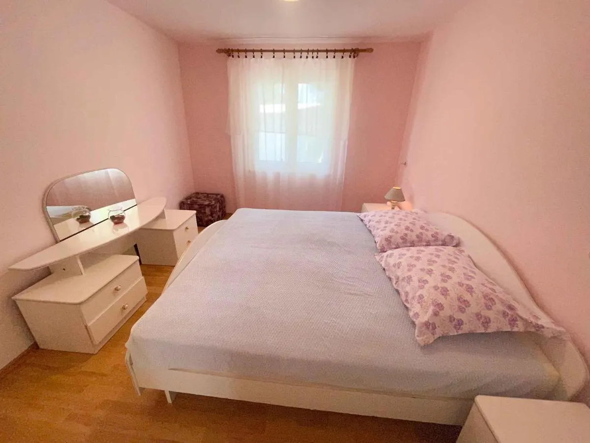 Apartments In Jadranovo 42066 Croatia