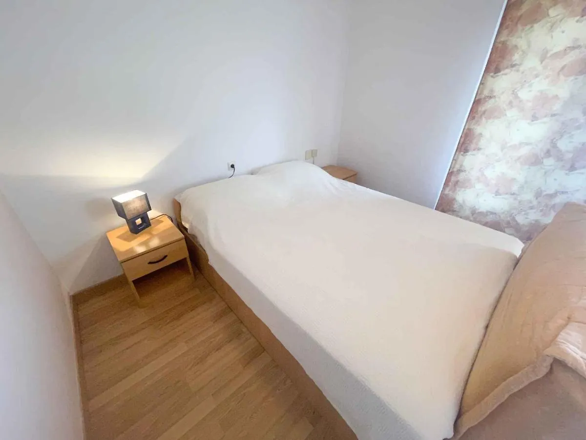 Apartments In Jadranovo 42066
