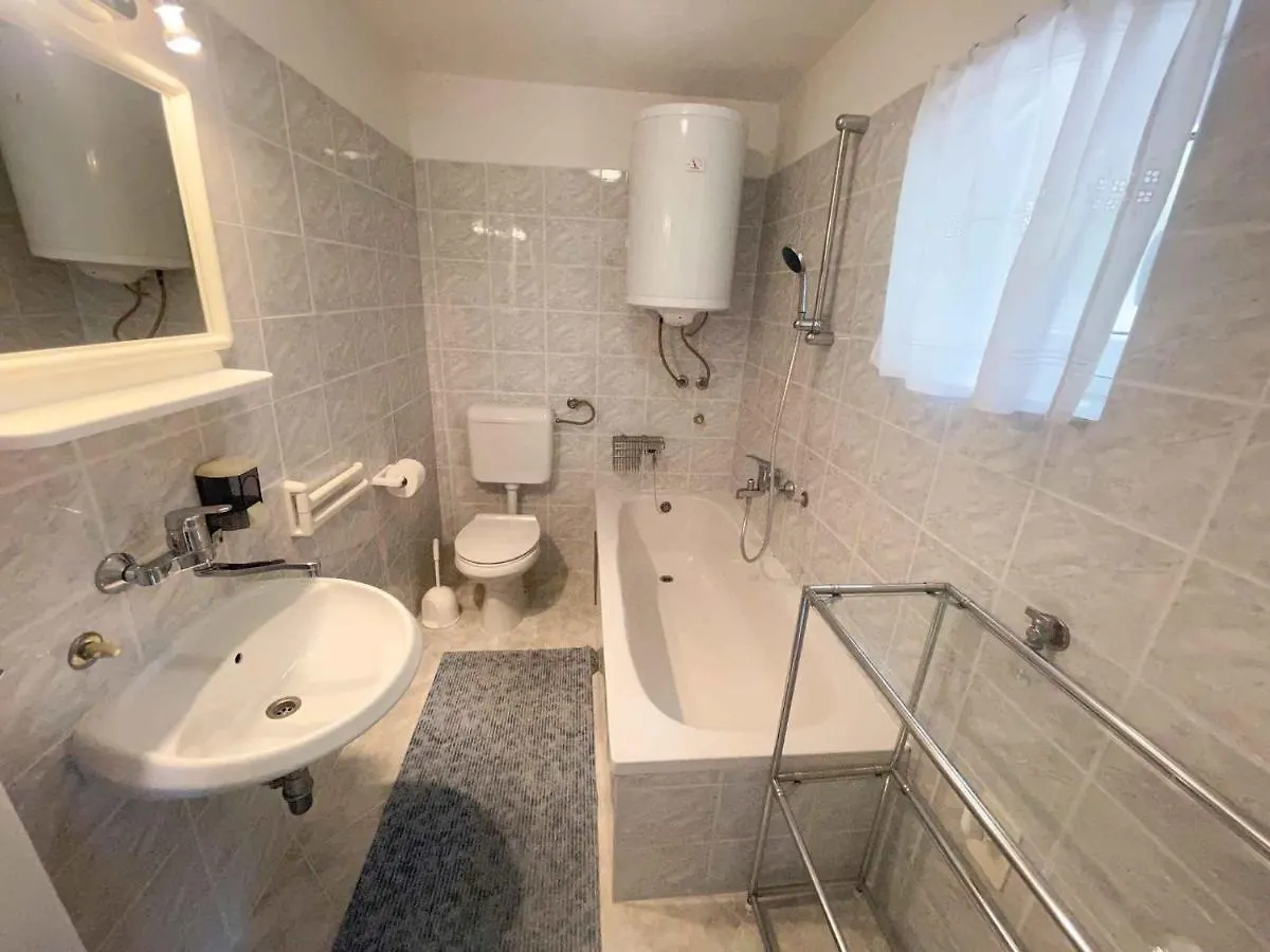 Apartments In Jadranovo 42066