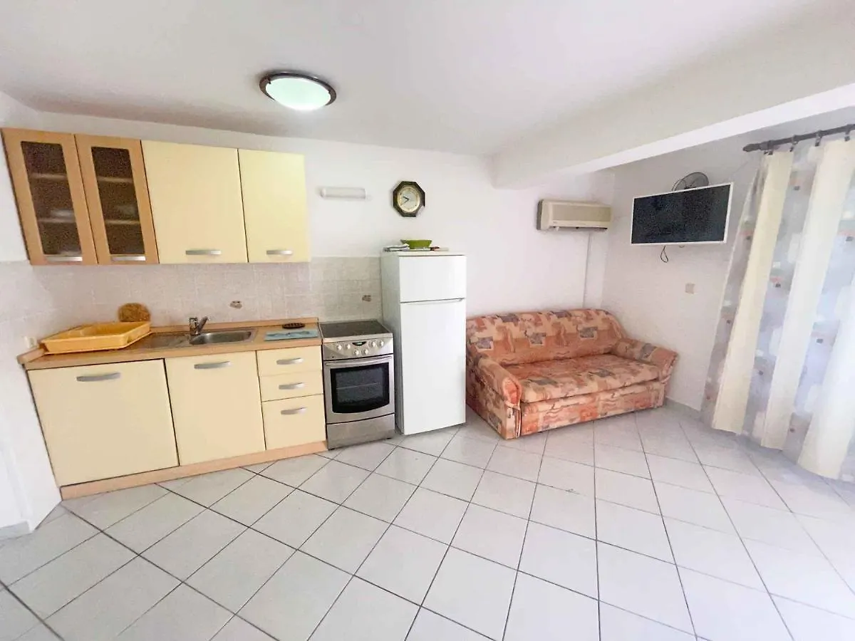 Apartments In Jadranovo 42066